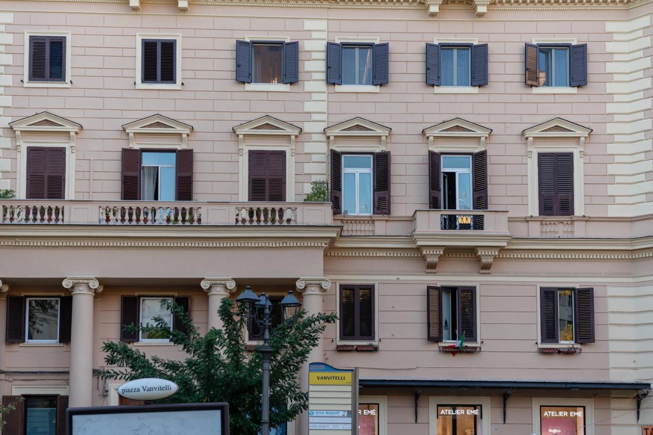 Domina-Boutique Apartment Napoli Bagian luar foto