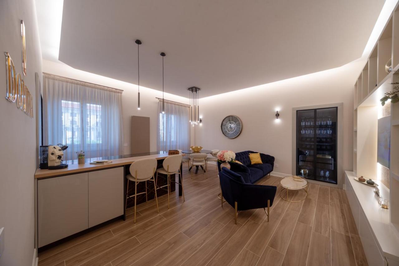 Domina-Boutique Apartment Napoli Bagian luar foto