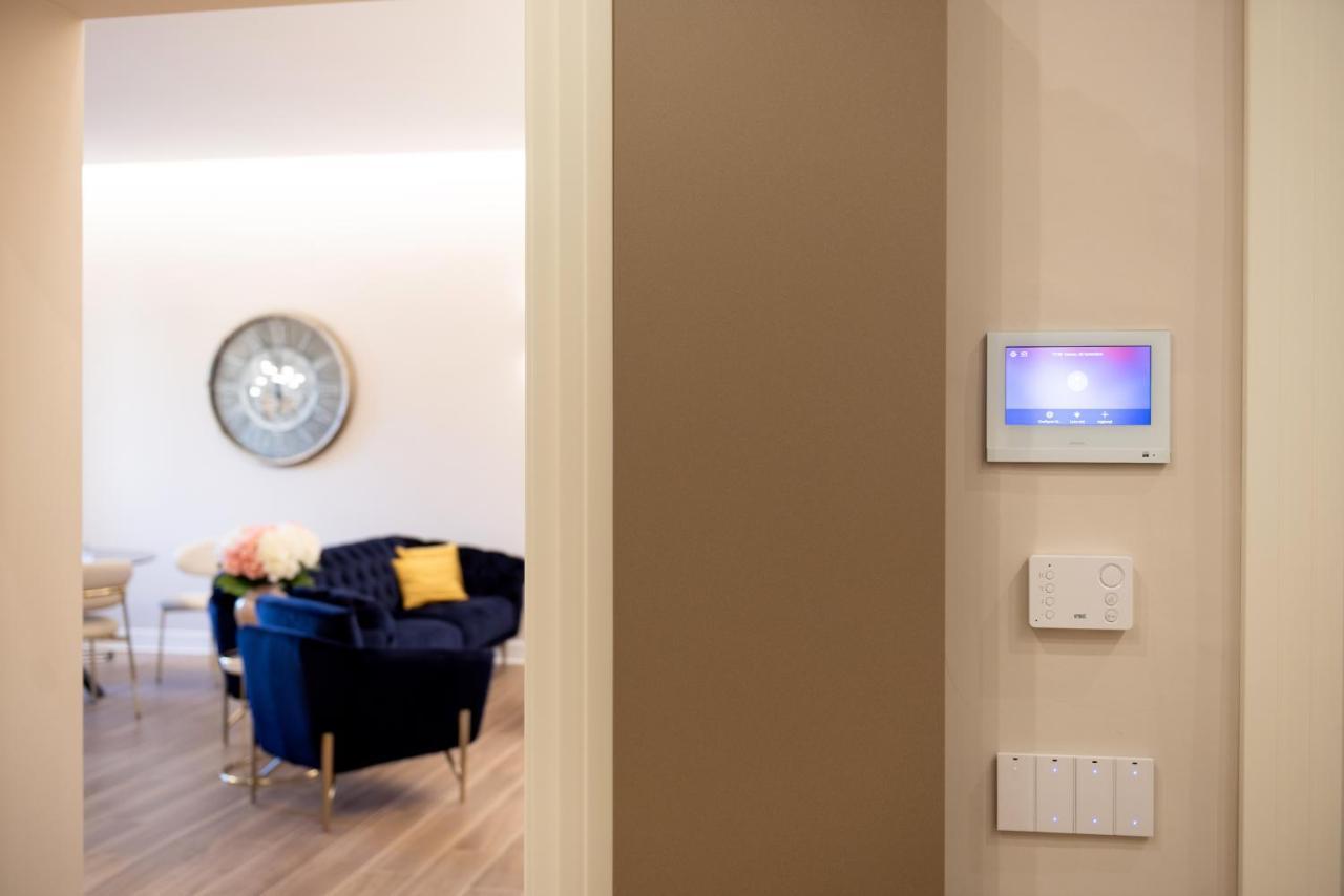 Domina-Boutique Apartment Napoli Bagian luar foto