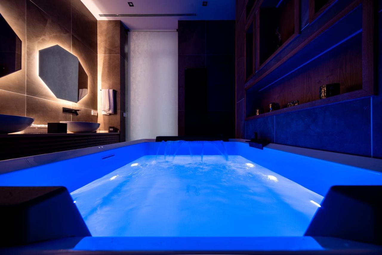 Domina-Boutique Apartment Napoli Bagian luar foto