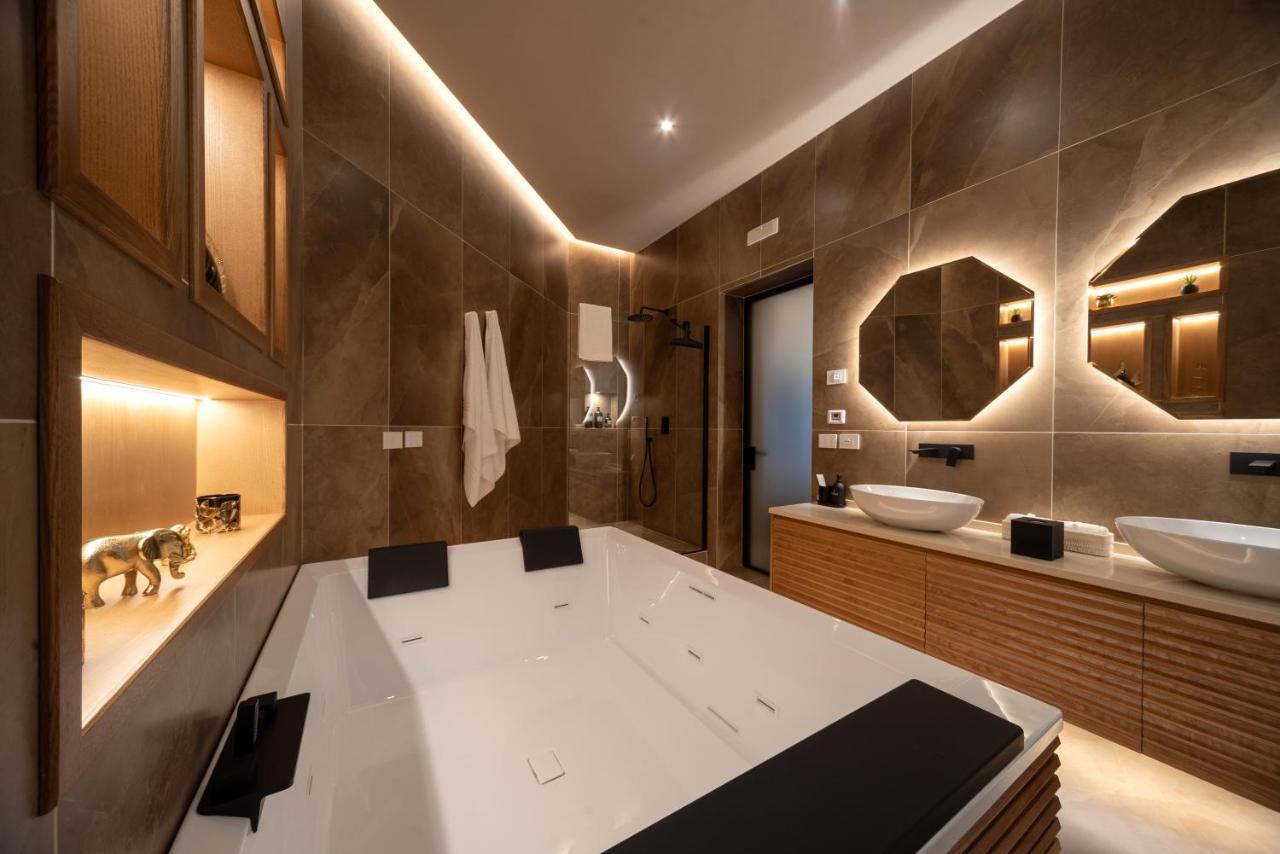 Domina-Boutique Apartment Napoli Bagian luar foto
