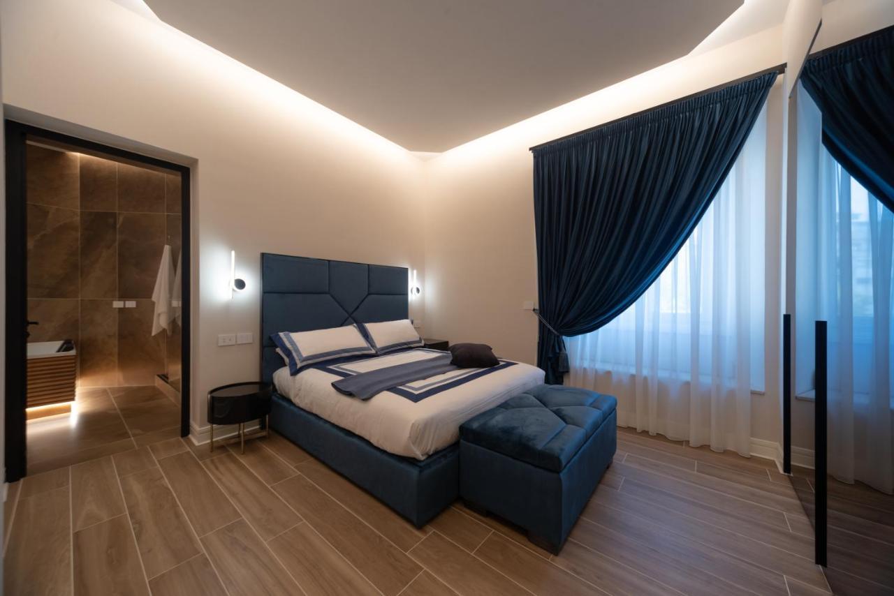 Domina-Boutique Apartment Napoli Bagian luar foto